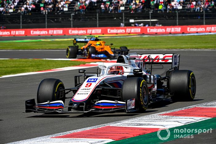 Nikita Mazepin, Haas VF-21, Lando Norris, McLaren MCL35M
