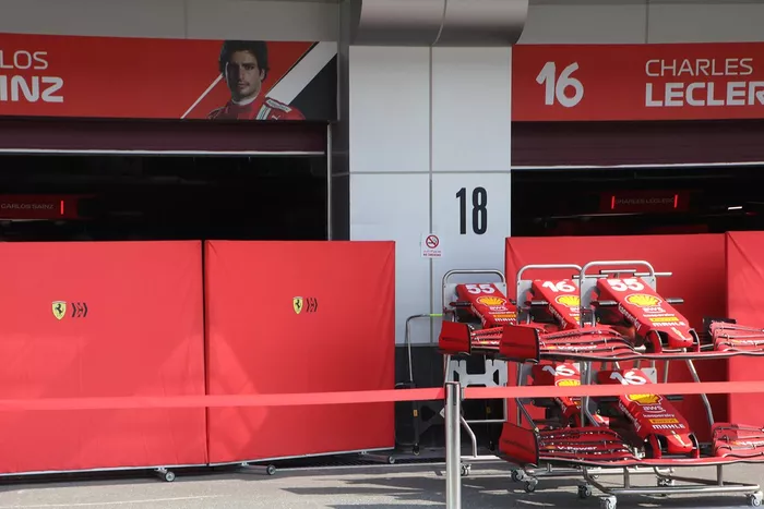 Vista general del garaje de Ferrari