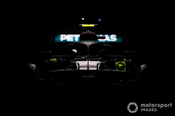 Coche de Valtteri Bottas, Mercedes W12 en el garaje