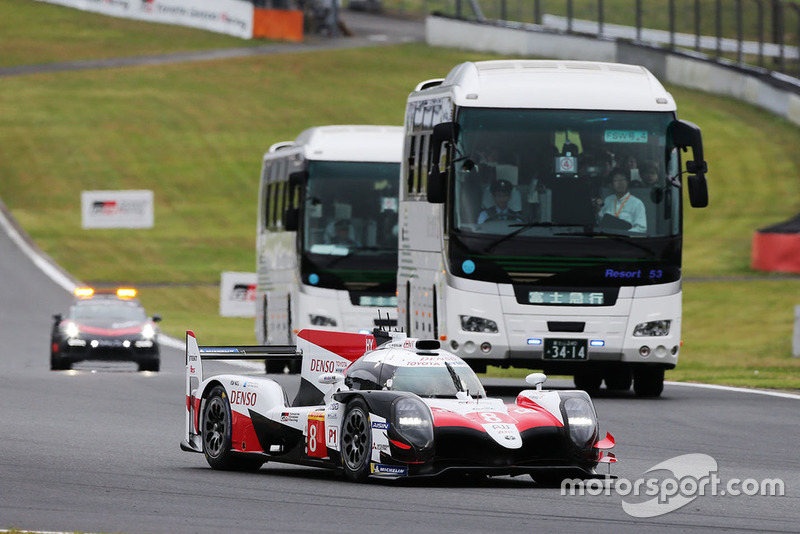 #8 Toyota Gazoo Racing Toyota TS050: Sebastien Buemi, Kazuki Nakajima, Fernando Alonso, with circuit safari bus