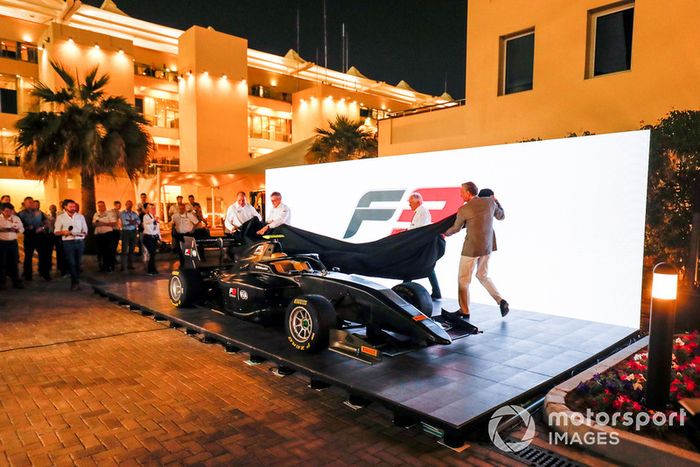 El nuevo FIA F3 2019 es anunciado por Bruno Michel, Didier Perrin, Charlie Whiting y Sean Bratches en el paddock de F1