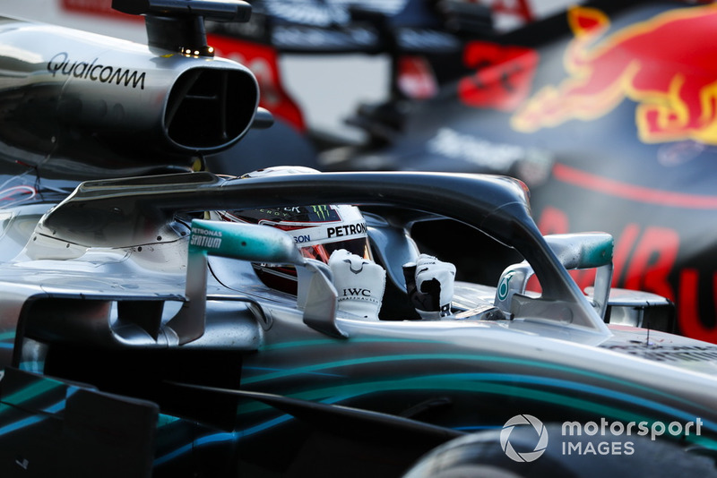 Hamilton viert zijn vijftigste zege voor Mercedes en is het winnen nog lang niet moe