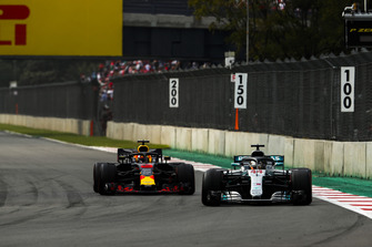 Lewis Hamilton, Mercedes AMG F1 W09 EQ Power+, Daniel Ricciardo, Red Bull Racing RB14