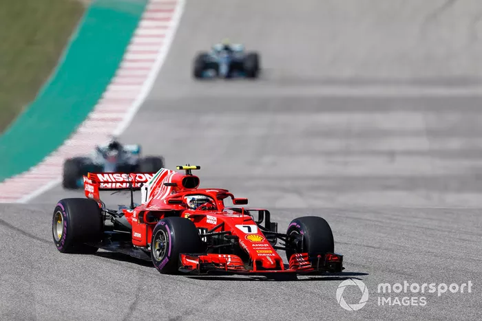 Kimi Raikkonen, Ferrari SF71H, Lewis Hamilton, Mercedes AMG F1 W09 EQ Power+