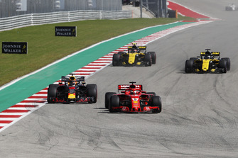Sebastian Vettel, Ferrari SF71H et Daniel Ricciardo, Red Bull Racing RB14 en lutte