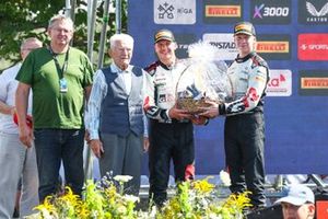 Podio: ganador Kalle Rovanperä, Jonne Halttunen, Toyota Gazoo Racing WRT Toyota GR Yaris Rally1