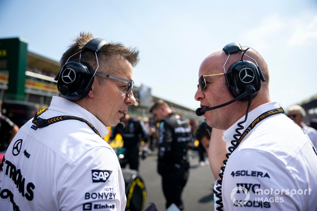Peter Bonnington, starszy inżynier wyścigowy, Mercedes-AMG F1 Team, na starcie 