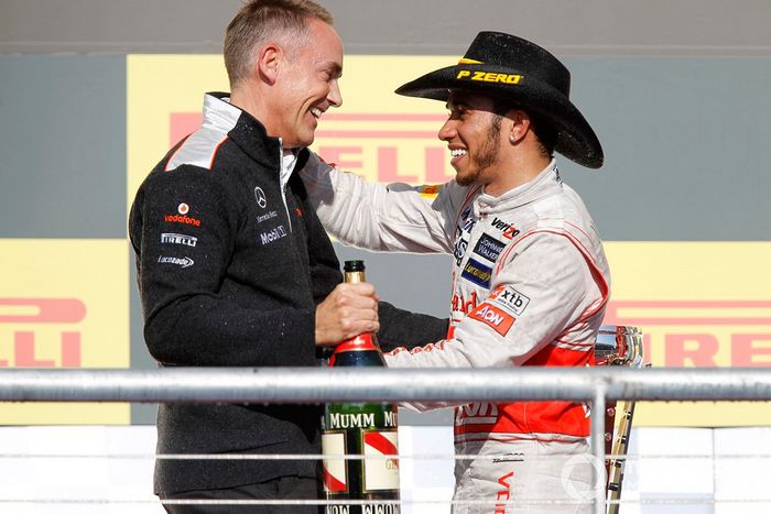 Podio: Martin Whitmarsh, director del equipo, McLaren, y el ganador de la carrera Lewis Hamilton, McLaren
