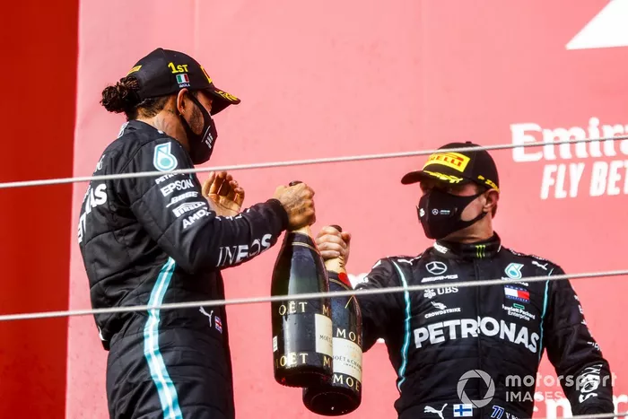 Podio: segundo lugar Valtteri Bottas, Mercedes-AMG F1, ganador de la carrera Lewis Hamilton, Mercedes-AMG F1