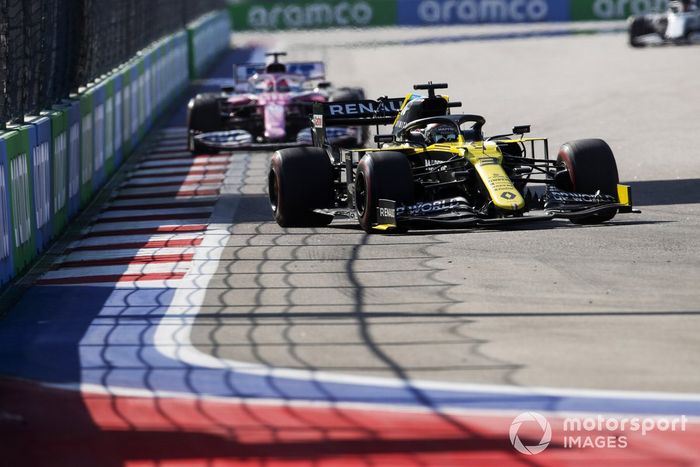 Daniel Ricciardo, Renault F1 Team R.S.20, Sergio Pérez, Racing Point RP20