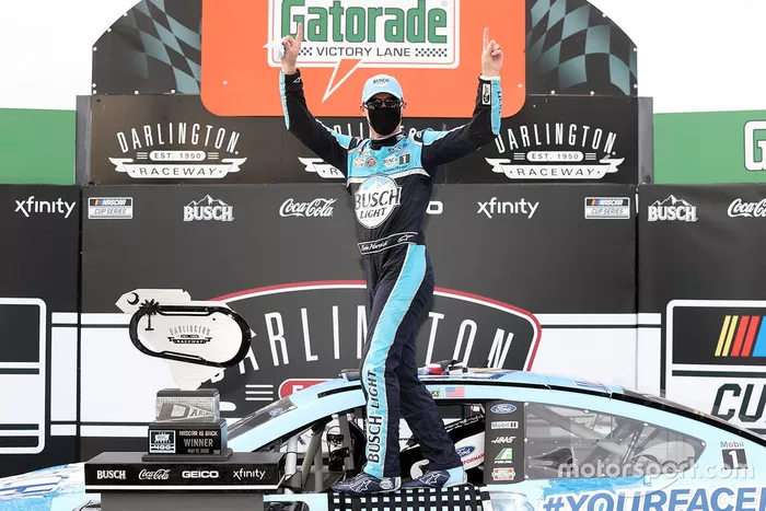 Ganador Kevin Harvick, Stewart-Haas Racing, Ford Mustang