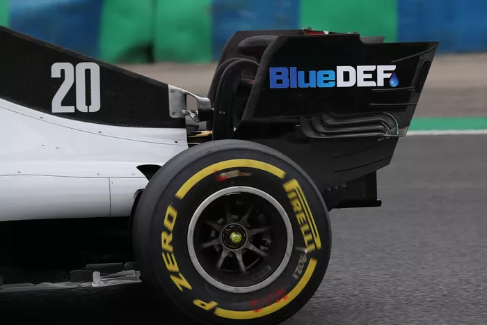 Haas VF-20, endplate