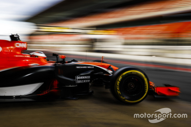 Stoffel Vandoorne, McLaren MCL32, sale del garaje