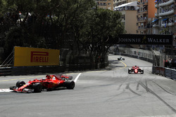 Kimi Raikkonen, Ferrari SF70-H devant Sebastian Vettel, Ferrari SF70-H