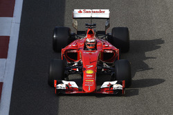 Kimi Raikkonen, Ferrari test met banden van Pirelli voor 2017 Pirelli