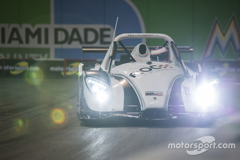 Jenson Button maneja el Radical SR3 RSX