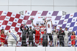Podium LMP3: 1. #26 Tockwith Motorsports, Ligier JSP3: Nigel Moore, Phil Hanson; 2. #85 G-Print by T