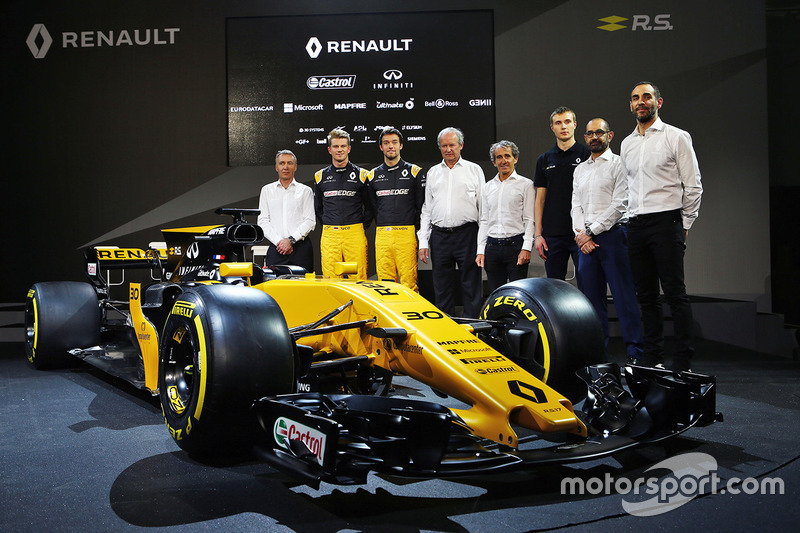 (Зліва направо): Боб Белл, головний інженер Renault Sport F1 Team; Ніко Хюлькенберг, Renault Sport F1 Team; Джоліон Палмер, Renault Sport F1 Team; Джером Столл, президент Renault Sport F1; Алан Прост, третій пілот Renault Sport F1 Team; Тьєрі Коскас, екскл
