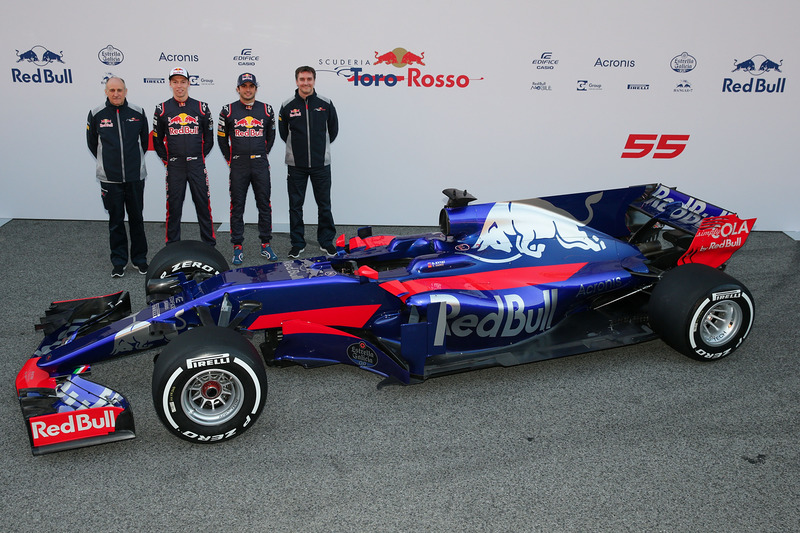 Franz Tost, Scuderia Toro Rosso Team Principal, Daniil Kvyat, Carlos Sainz Jr., Scuderia Toro Rosso STR12, James Key, Scuderia Toro Rosso Technical Director