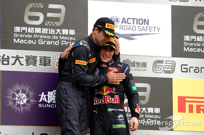 António Félix da Costa foi o grande vencedor do GP de Macau. Sérgio Sette Câmara conseguiu a terceira posição nas duas baterias. 