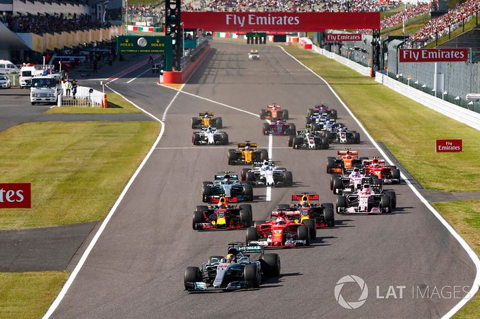 Arrancada: Lewis Hamilton, Mercedes-Benz F1 W08 líder