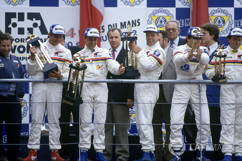 Podium: Mark Blundell, Derek Warwick, Yannick Dalmas, Peugeot 905 Evo 1