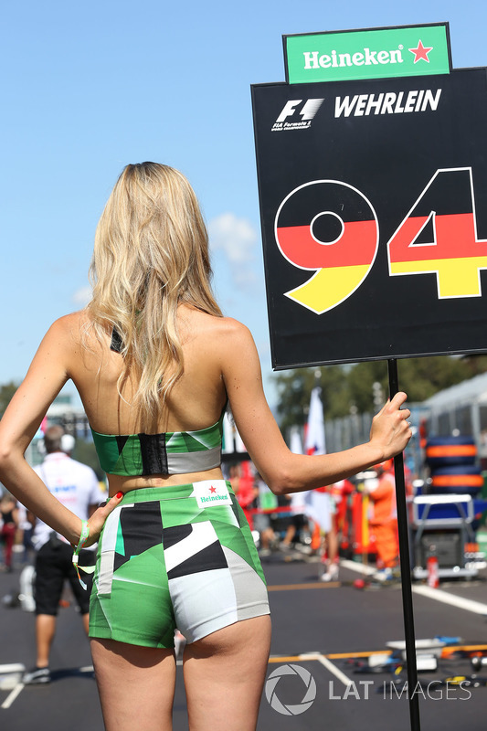 Grid Girl for Pascal Wehrlein, Sauber