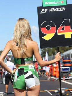 Gridgirl für Pascal Wehrlein, Sauber