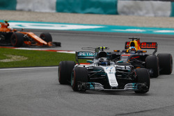 Valtteri Bottas, Mercedes AMG F1 W08, Daniel Ricciardo, Red Bull Racing RB13, Stoffel Vandoorne, McLaren MCL32