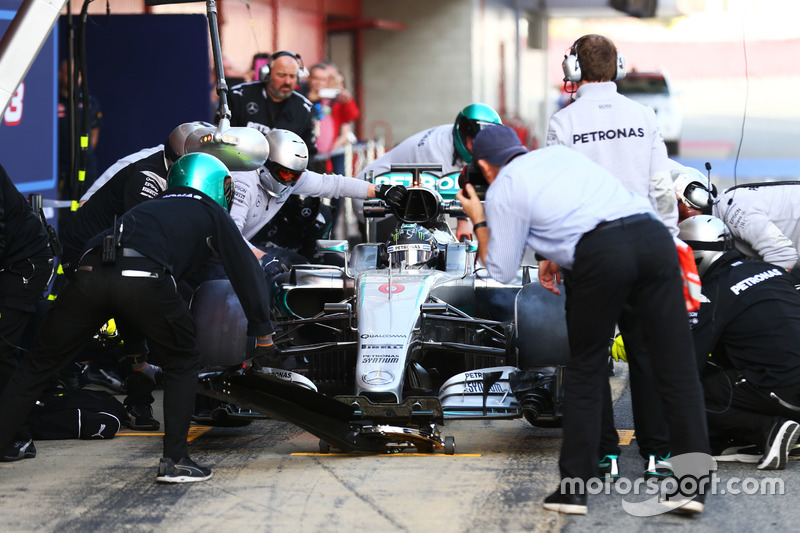 Nico Rosberg, Mercedes AMG F1 práctican una pit stop