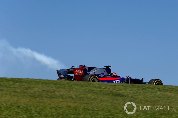 Brendon Hartley, Scuderia Toro Rosso STR12 con un problema en el motor