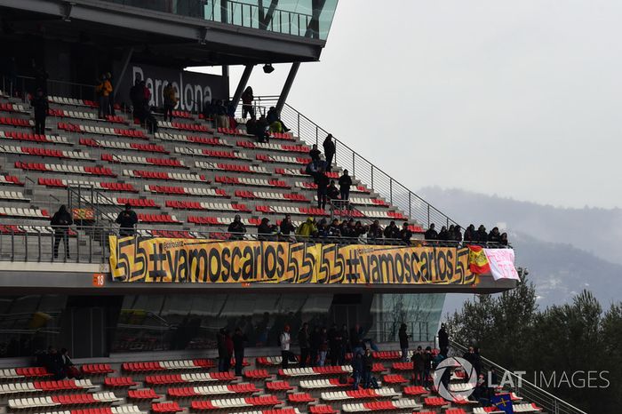 Aficionados y pancartas