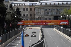 Fernando Alonso, McLaren MCL33 and Marcus Ericsson, Sauber C37