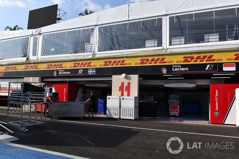 Garage e casse Sauber