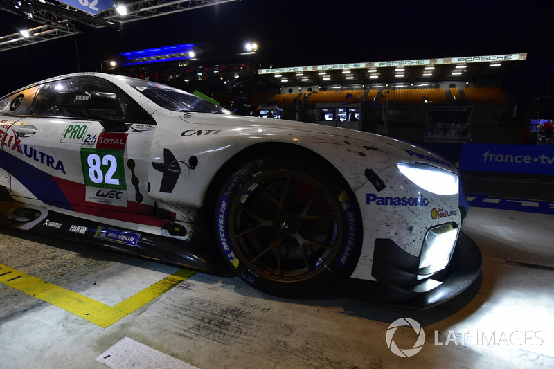 #82 BMW Team MTEK BMW M8 GTE: Antonio Felix da Costa, Alexander Sims, Augusto Farfus, pit stop