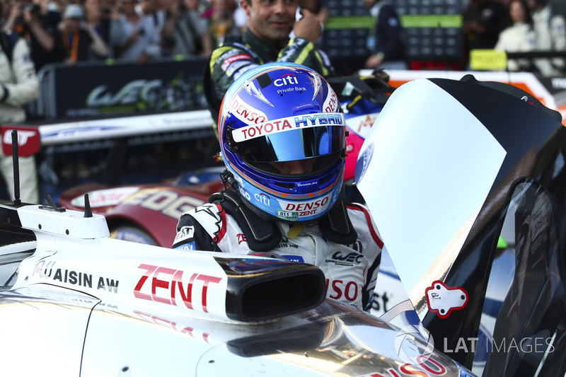 Ganador de la carrera Fernando Alonso, Toyota Gazoo Racing
