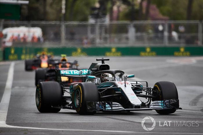 Lewis Hamilton, Mercedes AMG F1 W09, Max Verstappen, Red Bull Racing RB14 Tag Heuer, Daniel Ricciardo, Red Bull Racing RB14 Tag Heuer