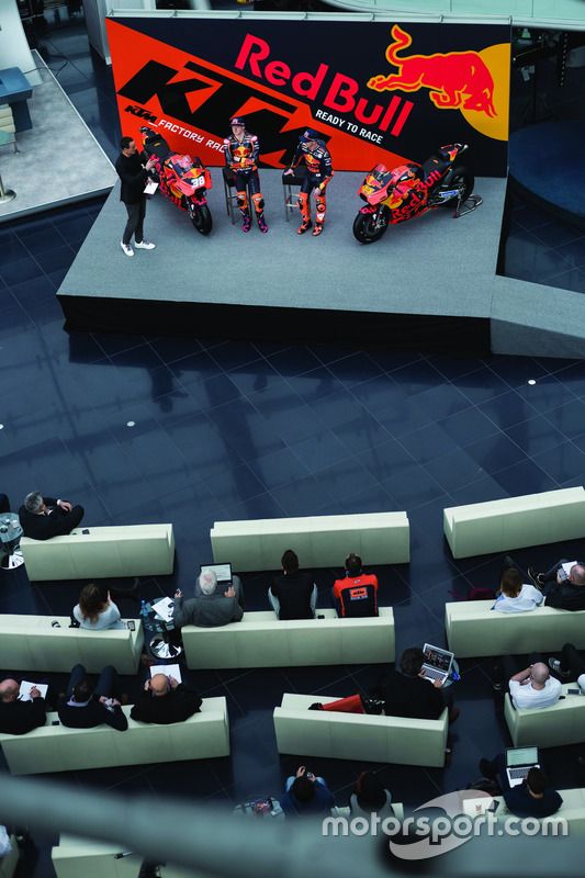 Pol Espargaro, Red Bull KTM Factory Racing, Bradley Smith, Red Bull KTM Factory Racing con Alex Hofmann