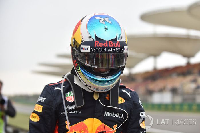 Daniel Ricciardo, Red Bull Racing detenido  en la pista en la PL3