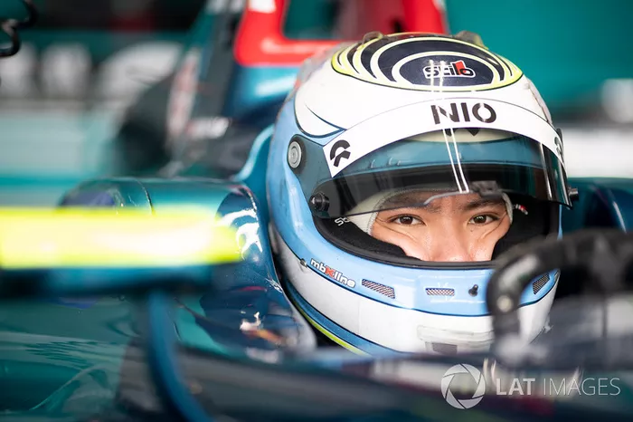 Na Fórmula E, há duas equipes chinesas, a NIO 333 e a Techeetah, além de um piloto chinês, Ma Qinghua. Para poder participar do ePrix da Cidade do México, em fevereiro, o piloto optou por fazer uma quarentena de 14 dias na cidade por segurança