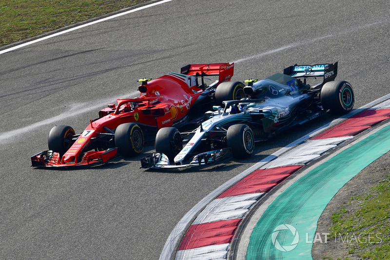 Kimi Raikkonen, Ferrari SF71H and Valtteri Bottas, Mercedes-AMG F1 W09 EQ Power+ battle