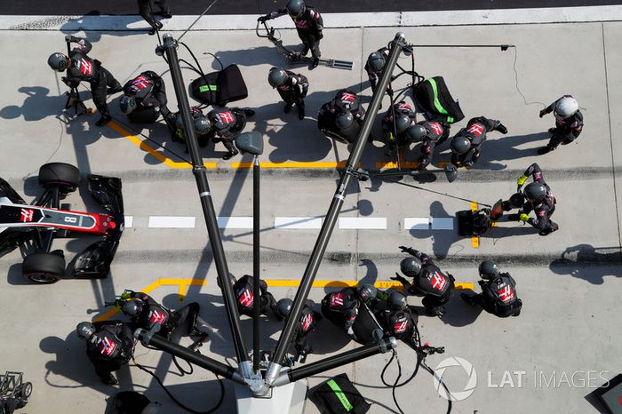 Romain Grosjean, Haas F1 Team VF-18 en pitstop