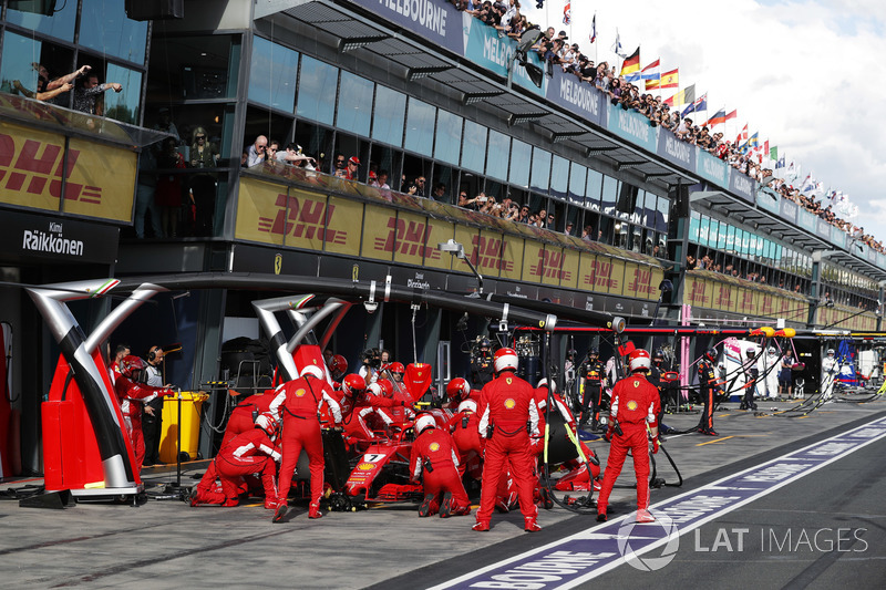 Kimi Raikkonen, Ferrari SF71H, makes a pit stop