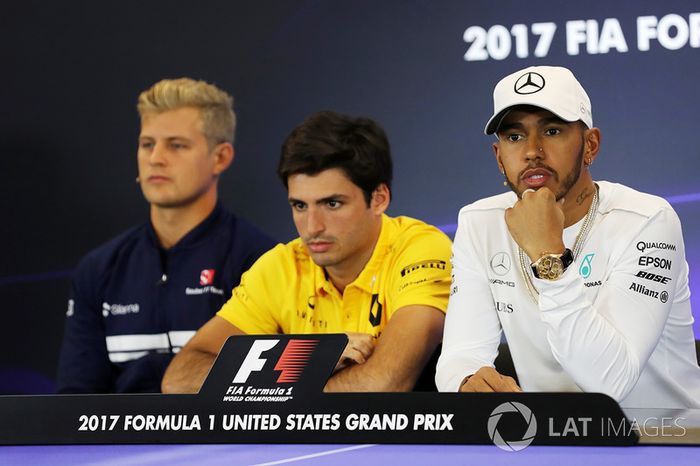 Marcus Ericsson, Sauber, Carlos Sainz Jr., Renault Sport F1 Team y Lewis Hamilton, Mercedes AMG F1 en conferencia de prensa