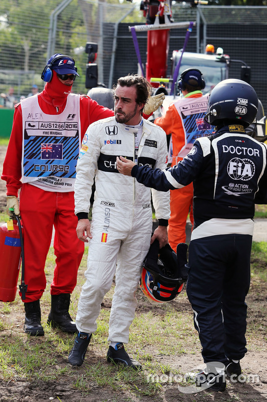 Fernando Alonso, McLaren, nach seinem Rennunfall