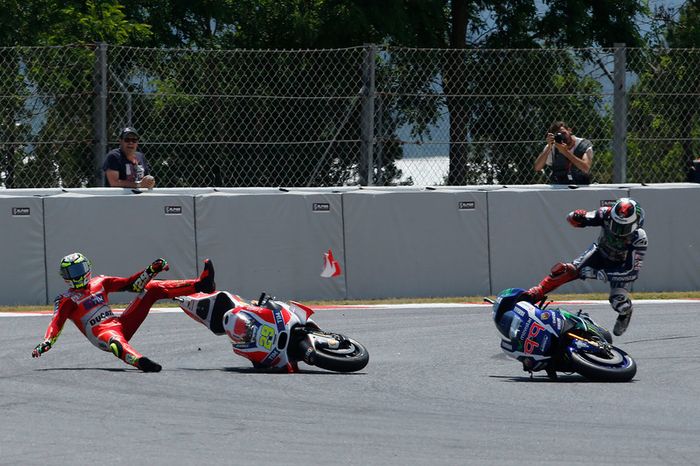 Andrea Iannone, Ducati Team, Jorge Lorenzo, Yamaha Factory Racing, chocan