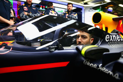 Daniel Ricciardo, Red Bull Racing RB12 met het aeroscreen