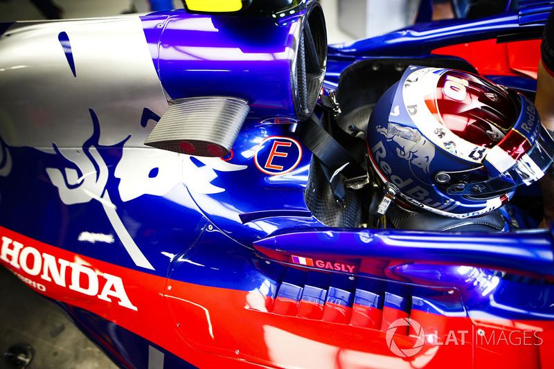 Pierre Gasly, Toro Rosso, dans son cockpit