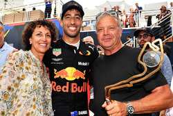 Race winner Daniel Ricciardo, Red Bull Racing celebrates with his Mother and Father