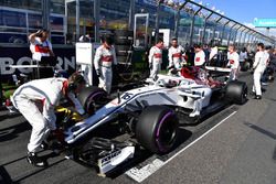 Charles Leclerc, Sauber C37 en la parrilla